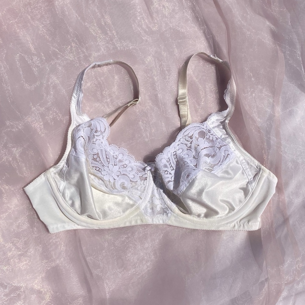 Vintage Lilyette 70s/80s White Lace Underwire Bra